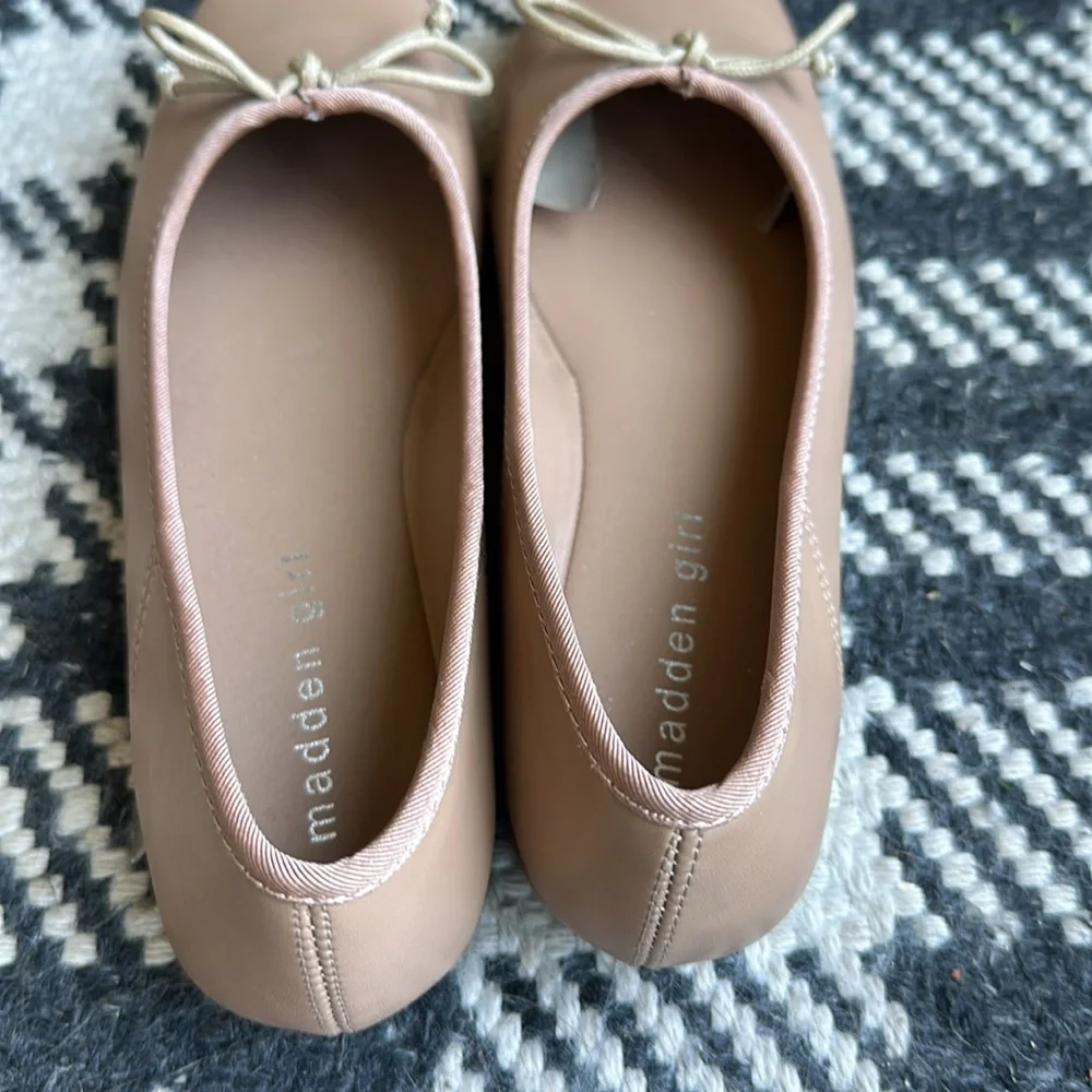 Madden Girl women’s Vinyard Flats brand new!